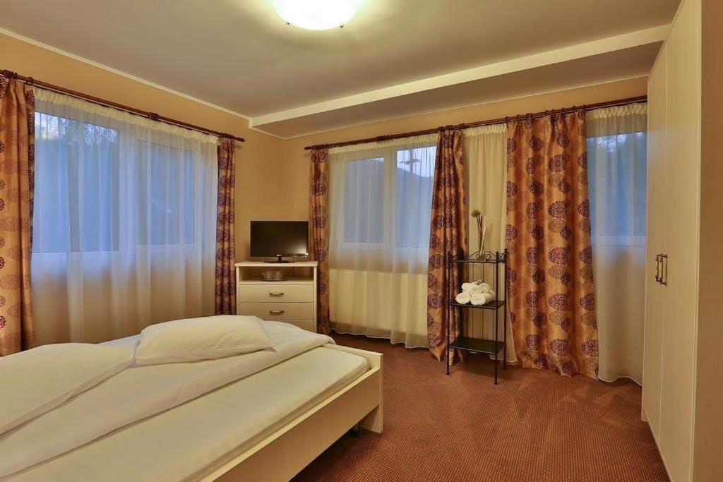 Pensiunea La Padure Cheia, Prahova Hotel Maneciu Exterior photo