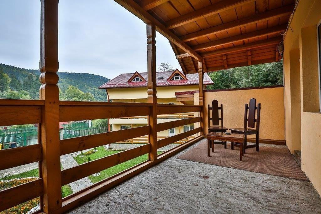 Pensiunea La Padure Cheia, Prahova Hotel Maneciu Exterior photo